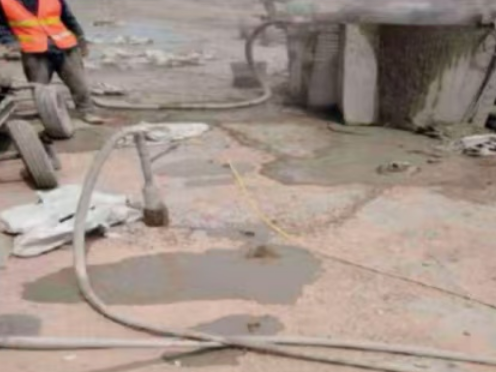 漳浦水泥混凝土路面板底注浆技术 路面脱空注浆整治方案